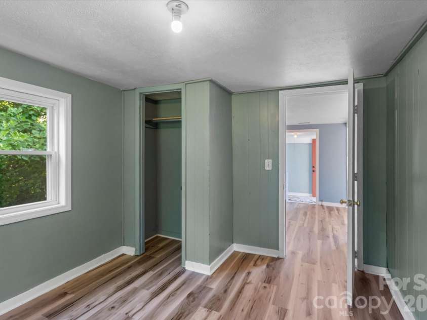 22 Madrid Lane, Hendersonville, NC 28792.  MLS# CAR4426791, YatesRealty ID 54034. 