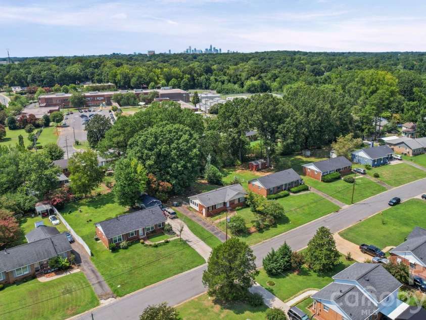 3029 Rosehill Drive, Charlotte, NC 28212.  MLS# CAR4417445, YatesRealty ID 54036. 