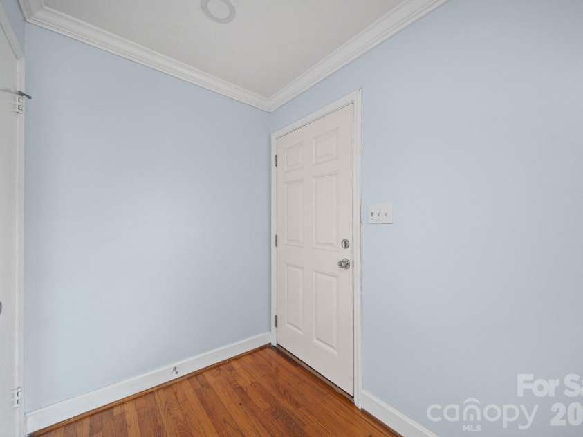 3029 Rosehill Drive, Charlotte, NC 28212.  MLS# CAR4417445, YatesRealty ID 54036. Entry