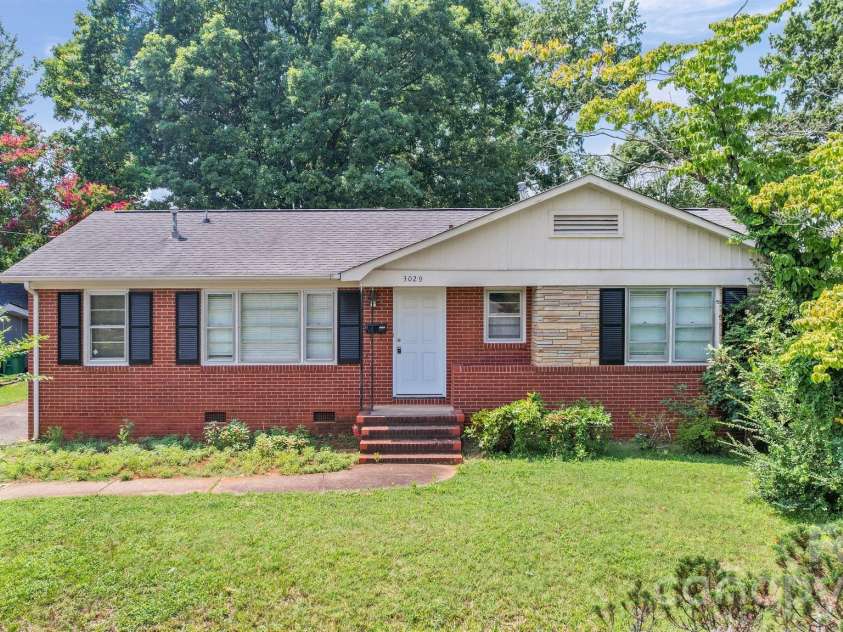 3029 Rosehill Drive, Charlotte, NC 28212.  MLS# CAR4417445, YatesRealty ID 54036. Front Exterior