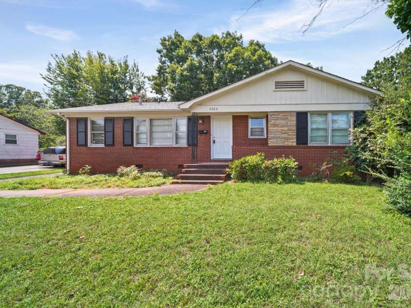 3029 Rosehill Drive, Charlotte, NC 28212.  MLS# CAR4417445, YatesRealty ID 54036. Front Exterior