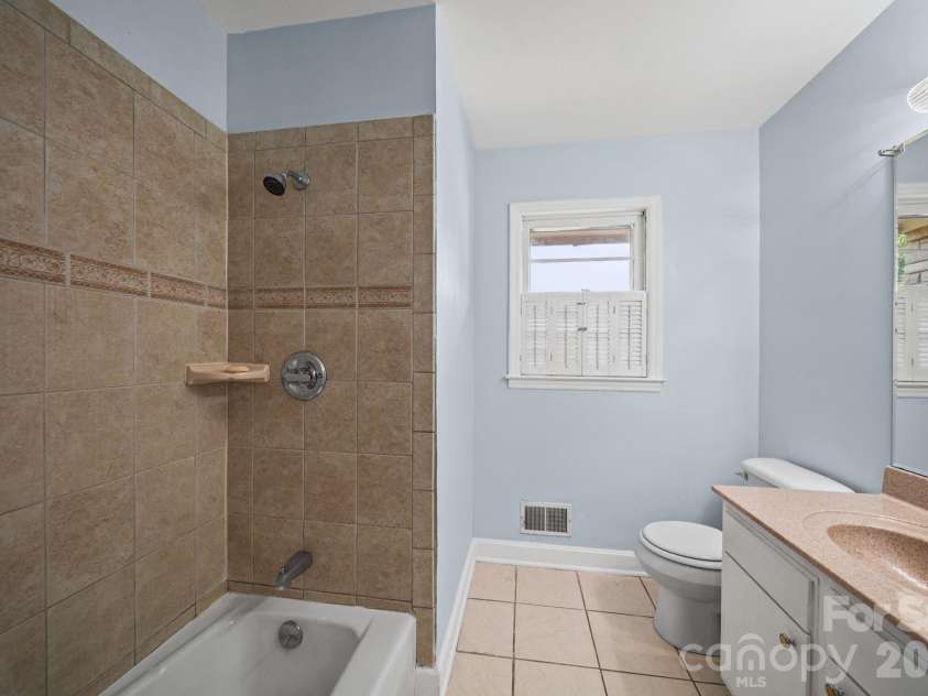 3029 Rosehill Drive, Charlotte, NC 28212.  MLS# CAR4417445, YatesRealty ID 54036. Guest Bathroom