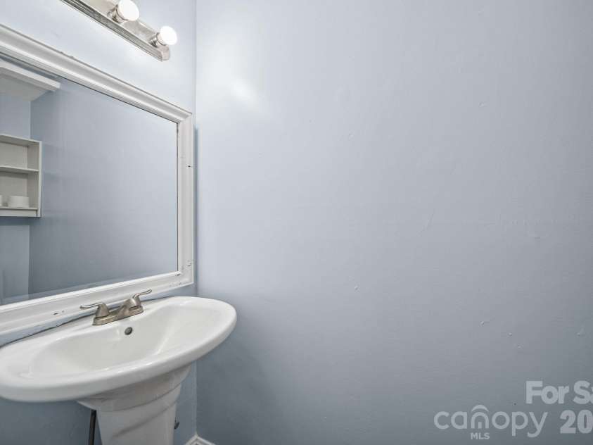 3029 Rosehill Drive, Charlotte, NC 28212.  MLS# CAR4417445, YatesRealty ID 54036. Half bath in primary bed