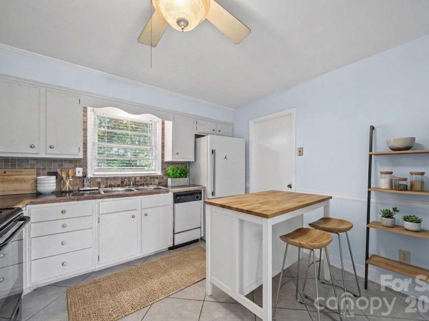 3029 Rosehill Drive, Charlotte, NC 28212.  MLS# CAR4417445, YatesRealty ID 54036. Kitchen virtual staging only