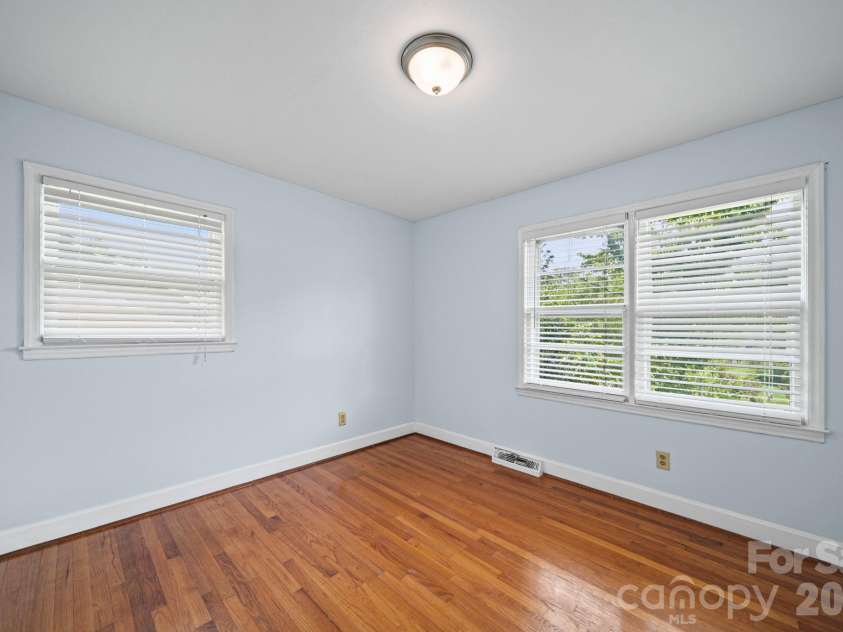 3029 Rosehill Drive, Charlotte, NC 28212.  MLS# CAR4417445, YatesRealty ID 54036. Primary Bed