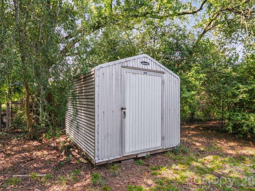 3029 Rosehill Drive, Charlotte, NC 28212.  MLS# CAR4417445, YatesRealty ID 54036. Shed