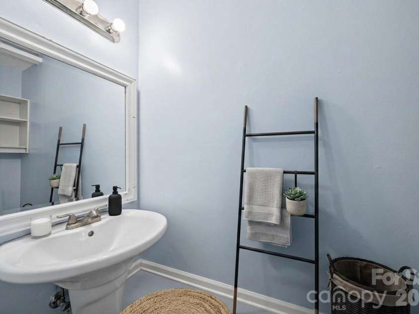 3029 Rosehill Drive, Charlotte, NC 28212.  MLS# CAR4417445, YatesRealty ID 54036. VIRTUAL Staging only