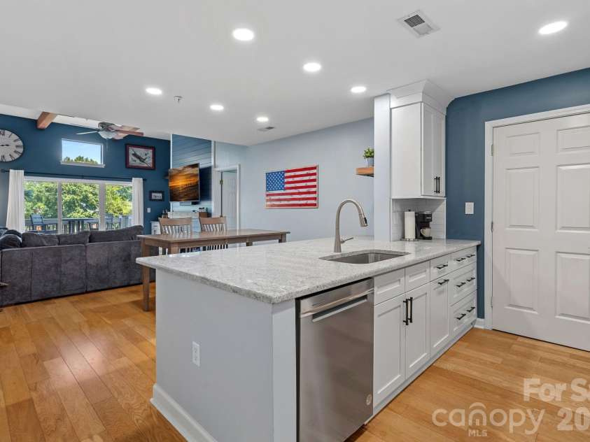 103 Pier 33 Drive, Mooresville, NC 28117.  MLS# CAR4403994, YatesRealty ID 54037. Updated Kitchen with Quartz Countertops, New SS appliances (2023)