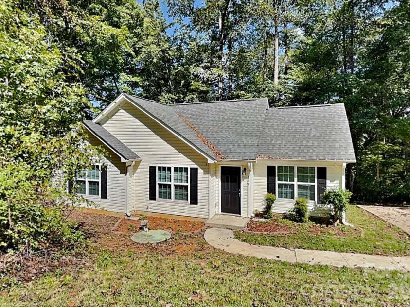 128 Julia Street, Mount Holly, NC 28120.  MLS# CAR4430176, YatesRealty ID 54039. 