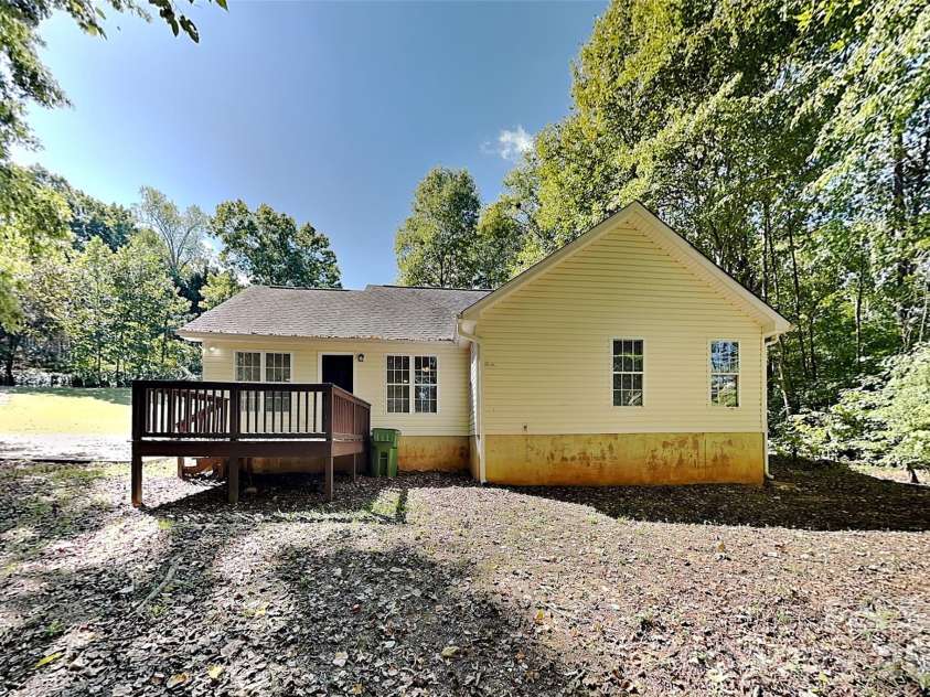 128 Julia Street, Mount Holly, NC 28120.  MLS# CAR4430176, YatesRealty ID 54039. 