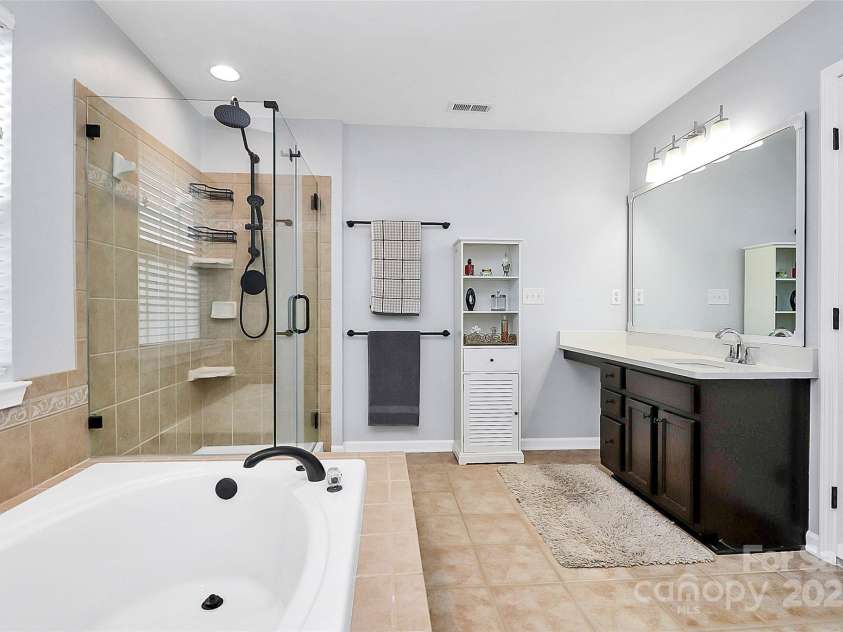 4086 Buckingham Drive, Fort Mill, SC 29707.  MLS# CAR4243764, YatesRealty ID 5404. Primary bath with 2 separate vanities, tile shower and soaker tub