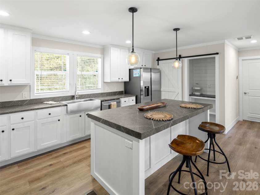 512 Hutch Mountain Road, Fletcher, NC 28732.  MLS# CAR4356191, YatesRealty ID 5404. 