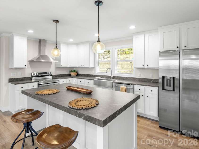 512 Hutch Mountain Road, Fletcher, NC 28732.  MLS# CAR4356191, YatesRealty ID 5404. 