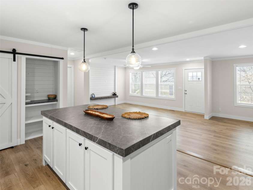 512 Hutch Mountain Road, Fletcher, NC 28732.  MLS# CAR4356191, YatesRealty ID 5404. 