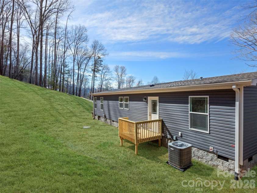 512 Hutch Mountain Road, Fletcher, NC 28732.  MLS# CAR4356191, YatesRealty ID 5404. 