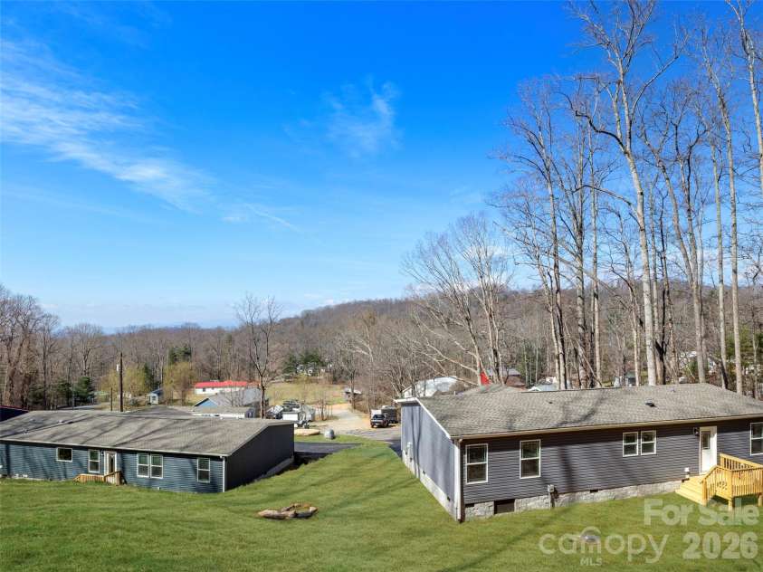512 Hutch Mountain Road, Fletcher, NC 28732.  MLS# CAR4356191, YatesRealty ID 5404. 
