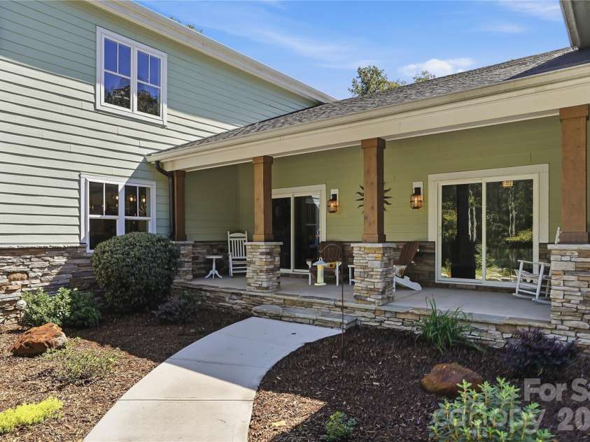 317 Windmill Lane, Waxhaw, NC 28173.  MLS# CAR4429362, YatesRealty ID 54041. Separate entry for 2 bedrooms (Split Plan)