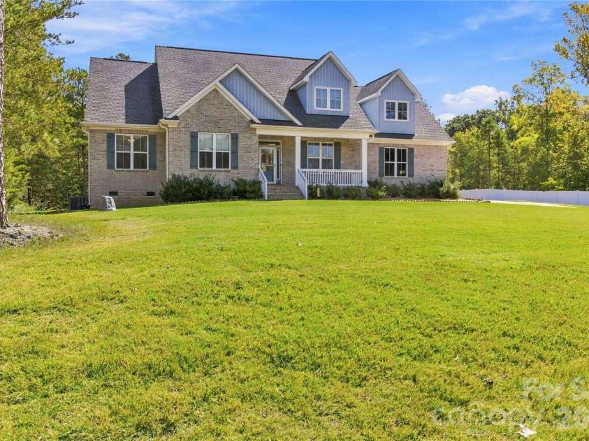 418 Kingsburry Road, Clover, SC 29710.  MLS# CAR4429491, YatesRealty ID 54044. 