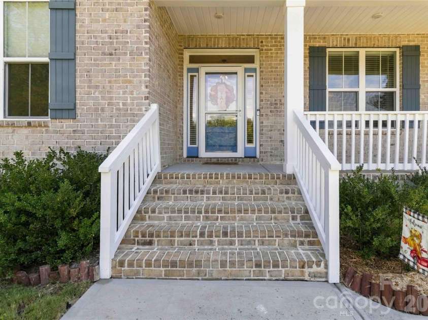 418 Kingsburry Road, Clover, SC 29710.  MLS# CAR4429491, YatesRealty ID 54044. 