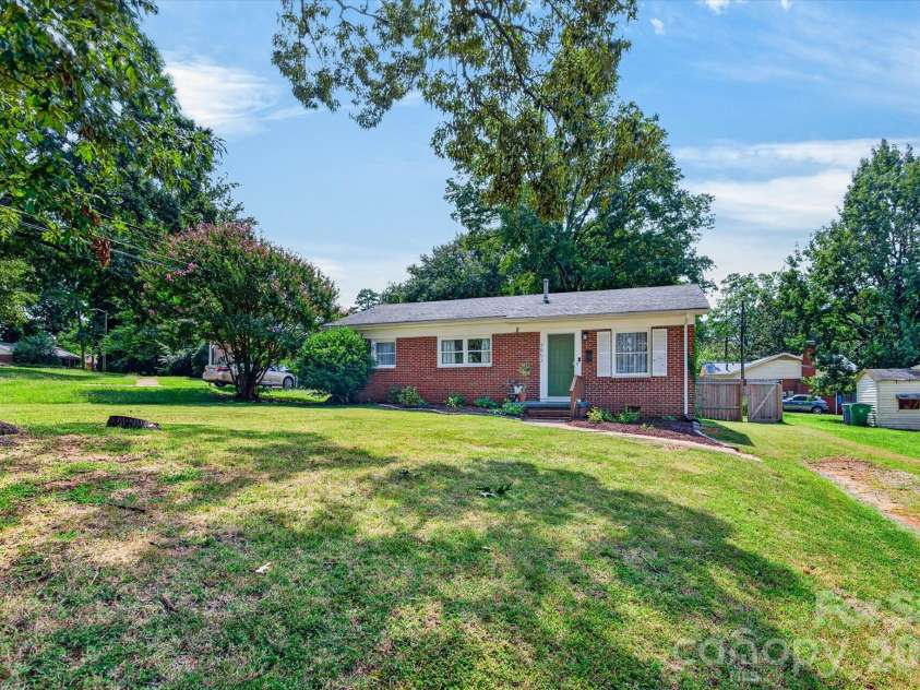 3857 Whitehall Drive, Charlotte, NC 28208.  MLS# CAR4430145, YatesRealty ID 54047. 