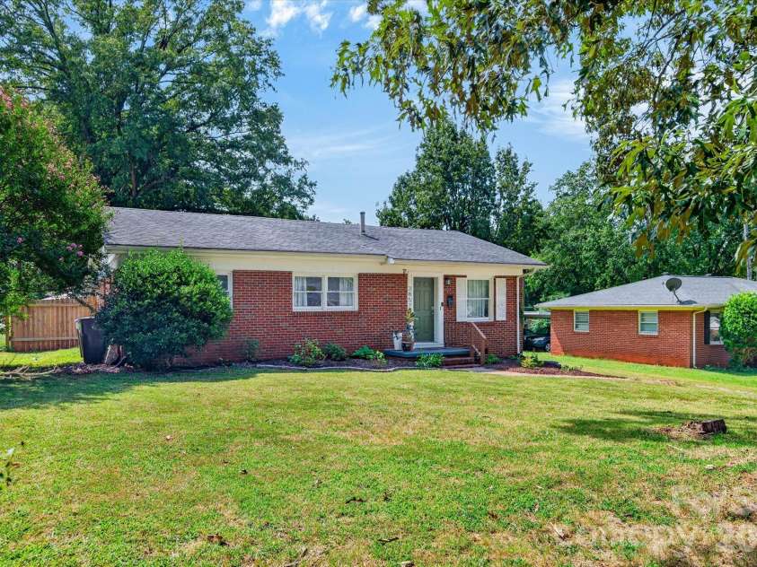 3857 Whitehall Drive, Charlotte, NC 28208.  MLS# CAR4430145, YatesRealty ID 54047. 