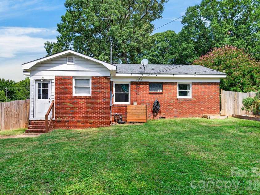 3857 Whitehall Drive, Charlotte, NC 28208.  MLS# CAR4430145, YatesRealty ID 54047. 