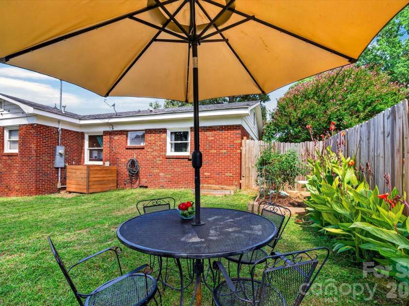 3857 Whitehall Drive, Charlotte, NC 28208.  MLS# CAR4430145, YatesRealty ID 54047. 