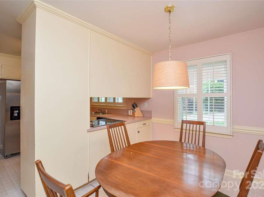 2429 Sugar Mill Road, Charlotte, NC 28210.  MLS# CAR4245721, YatesRealty ID 5405. Another view of Breakfast area showing bright views, chair rail and fixture.