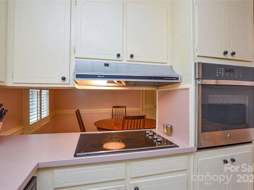 2429 Sugar Mill Road, Charlotte, NC 28210.  MLS# CAR4245721, YatesRealty ID 5405. Another view of the Kitchen showing cooktop and vent hood, upgraded SS Oven and classic cabinets