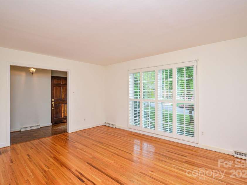 2429 Sugar Mill Road, Charlotte, NC 28210.  MLS# CAR4245721, YatesRealty ID 5405. CLASSIC traditional hardwoods in the large living room contribute to the warm bright look.