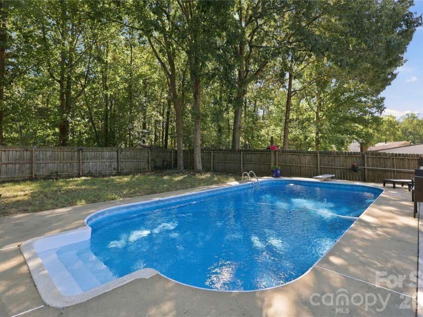 603 Winter Wood Drive, Matthews, NC 28105.  MLS# CAR4430174, YatesRealty ID 54050. 