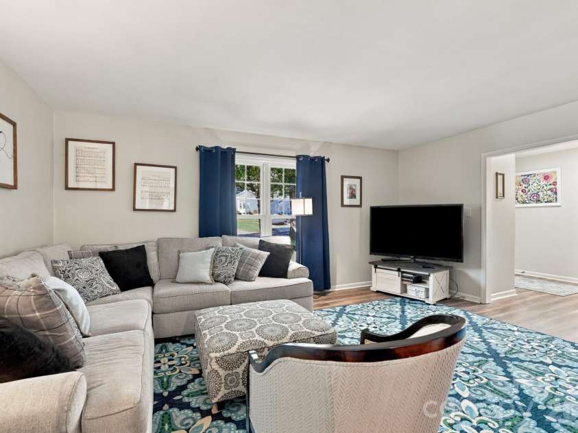 603 Winter Wood Drive, Matthews, NC 28105.  MLS# CAR4430174, YatesRealty ID 54050. 