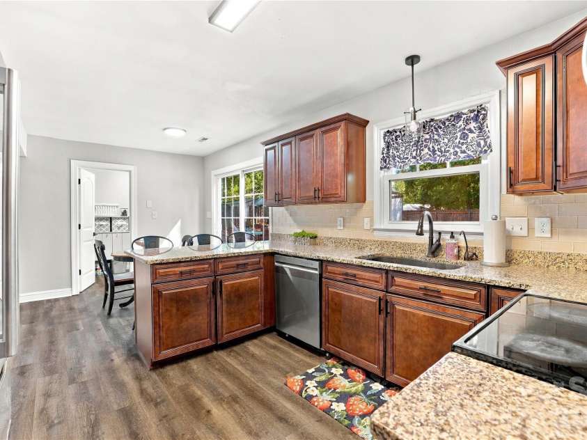 603 Winter Wood Drive, Matthews, NC 28105.  MLS# CAR4430174, YatesRealty ID 54050. 
