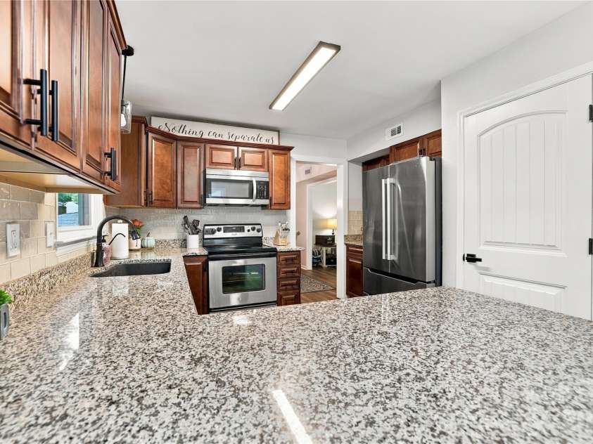 603 Winter Wood Drive, Matthews, NC 28105.  MLS# CAR4430174, YatesRealty ID 54050. 