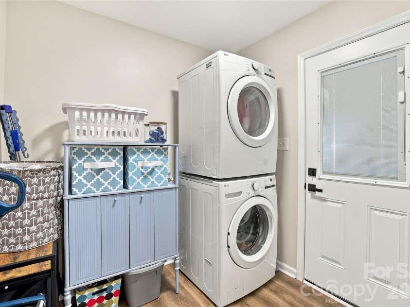 603 Winter Wood Drive, Matthews, NC 28105.  MLS# CAR4430174, YatesRealty ID 54050. 