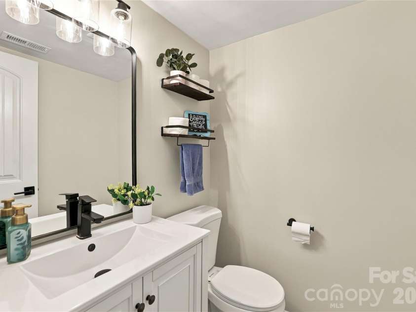 603 Winter Wood Drive, Matthews, NC 28105.  MLS# CAR4430174, YatesRealty ID 54050. 