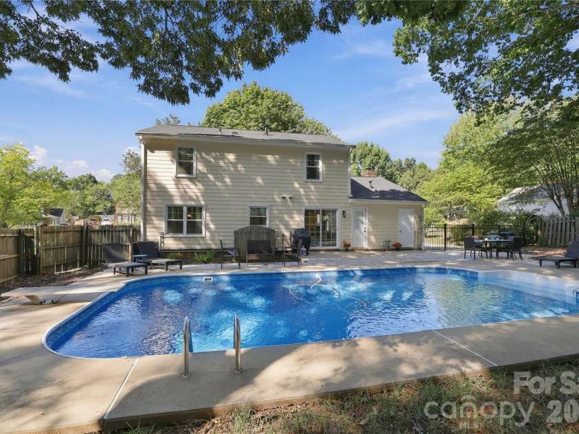 603 Winter Wood Drive, Matthews, NC 28105.  MLS# CAR4430174, YatesRealty ID 54050. 