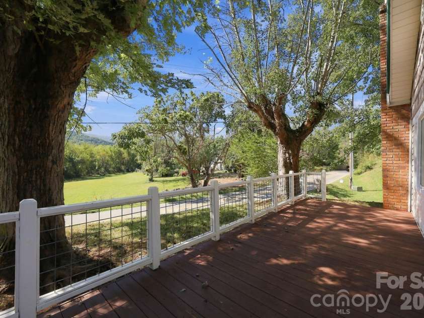 16 Warren Creek Road, Candler, NC 28715.  MLS# CAR4427483, YatesRealty ID 54052. 