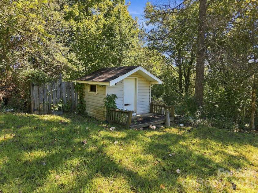 16 Warren Creek Road, Candler, NC 28715.  MLS# CAR4427483, YatesRealty ID 54052. 