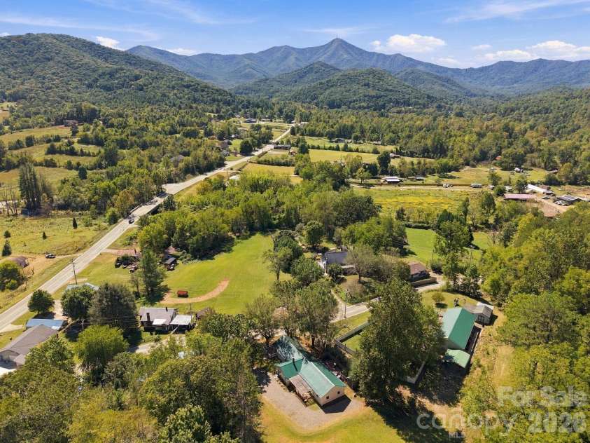 16 Warren Creek Road, Candler, NC 28715.  MLS# CAR4427483, YatesRealty ID 54052. 