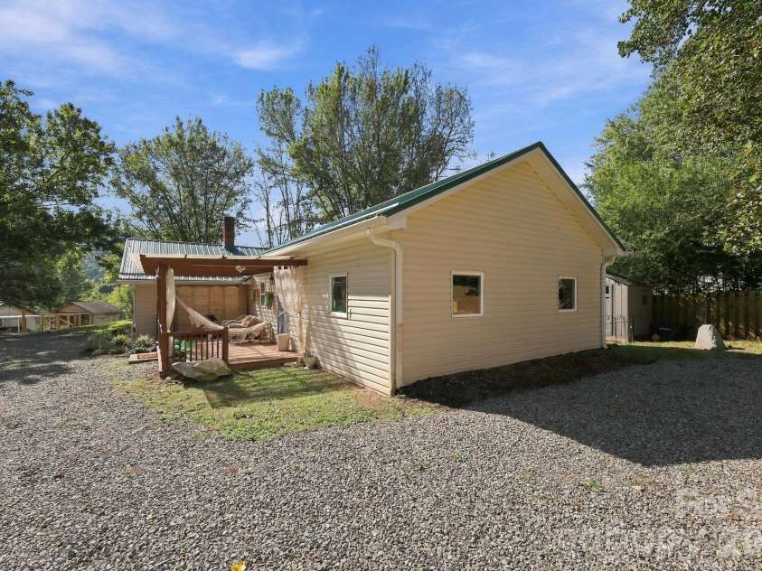 16 Warren Creek Road, Candler, NC 28715.  MLS# CAR4427483, YatesRealty ID 54052. 