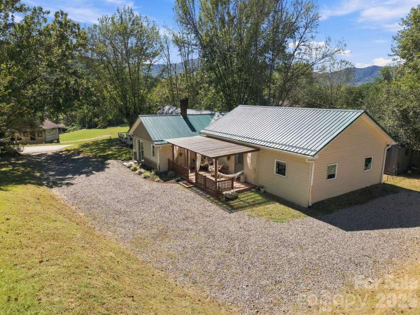 16 Warren Creek Road, Candler, NC 28715.  MLS# CAR4427483, YatesRealty ID 54052. 