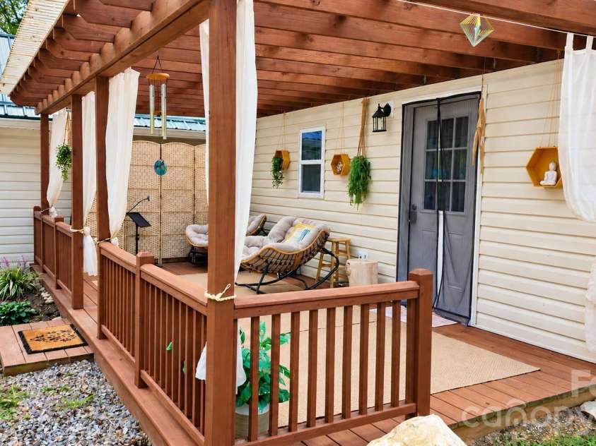 16 Warren Creek Road, Candler, NC 28715.  MLS# CAR4427483, YatesRealty ID 54052. 