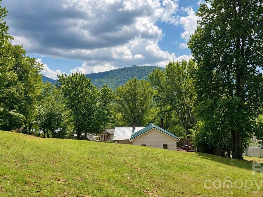 16 Warren Creek Road, Candler, NC 28715.  MLS# CAR4427483, YatesRealty ID 54052. 