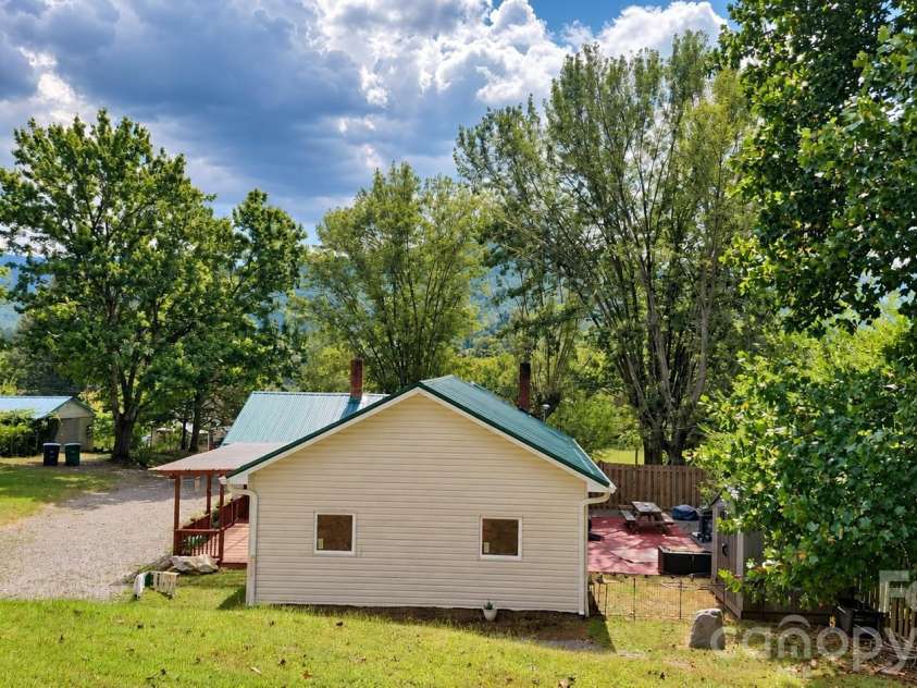16 Warren Creek Road, Candler, NC 28715.  MLS# CAR4427483, YatesRealty ID 54052. 