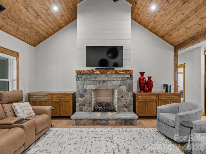 15 Moytoy Lane, Brevard, NC 28712.  MLS# CAR4429647, YatesRealty ID 54054. 