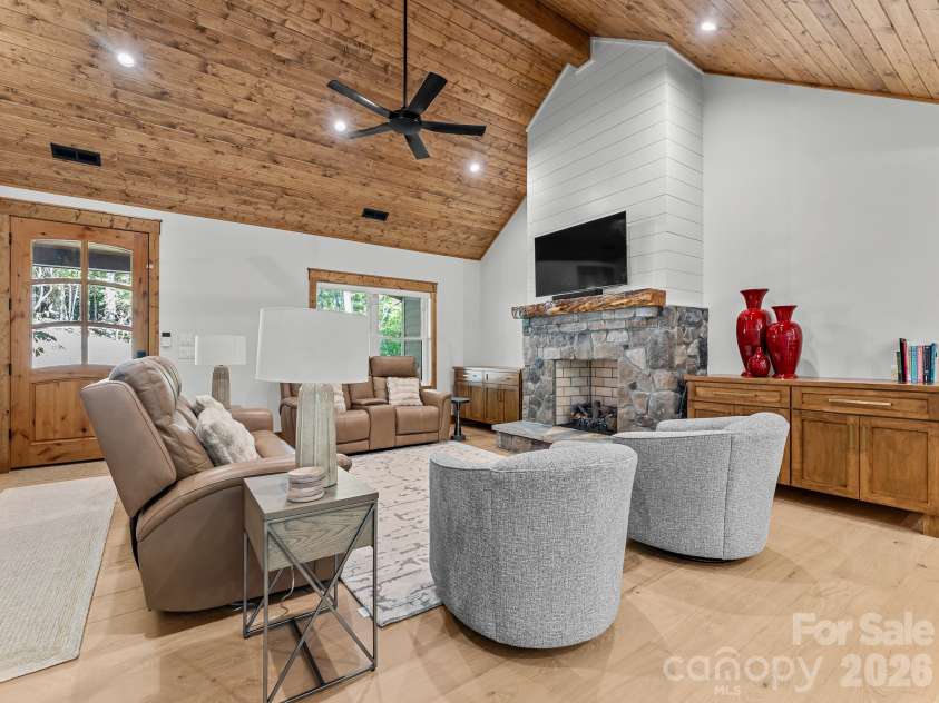15 Moytoy Lane, Brevard, NC 28712.  MLS# CAR4429647, YatesRealty ID 54054. 