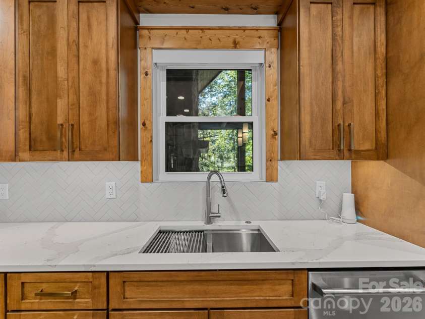 15 Moytoy Lane, Brevard, NC 28712.  MLS# CAR4429647, YatesRealty ID 54054. 