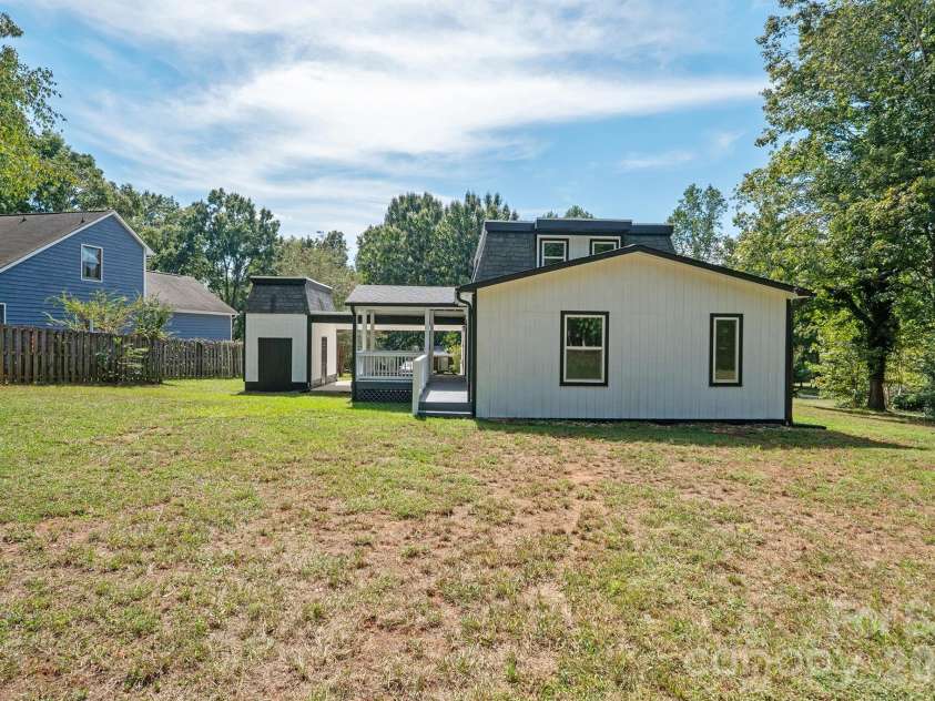10111 Withers Road, Charlotte, NC 28278.  MLS# CAR4429841, YatesRealty ID 54055. Backyard
