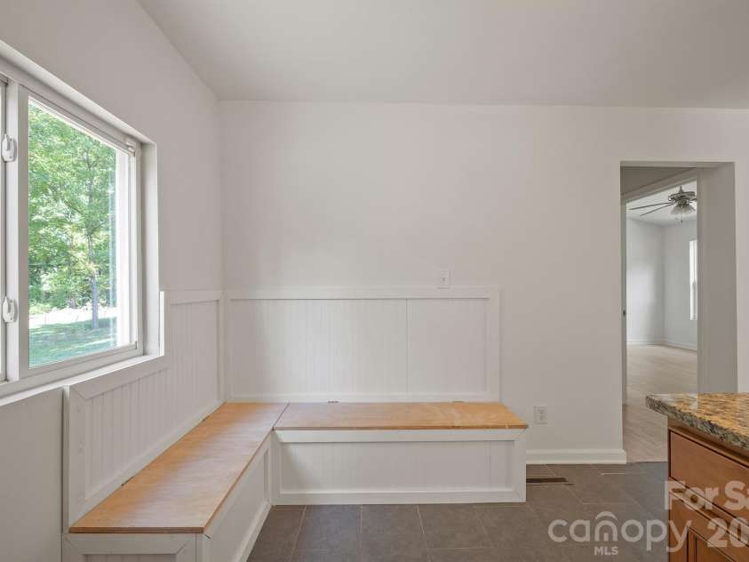 10111 Withers Road, Charlotte, NC 28278.  MLS# CAR4429841, YatesRealty ID 54055. Breakfast Area with Build in Bench